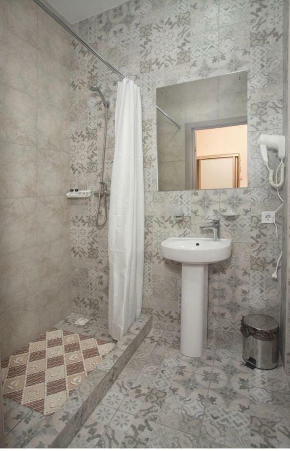 Fanfan Hotel Одеса Екстериор снимка